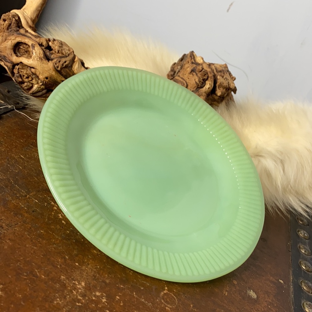 . Vintage Green Jadeite Glass Plate - Collectible Green Milk Glass Salad Dish 8" - Picture 3 of 6